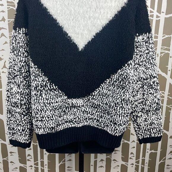 Bar III Black & White Eyelash & Popcorn Mixed Knit Mock Neck Sweater sz S - Picture 8 of 11